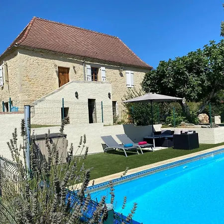 Picturesque Renovated With Pool