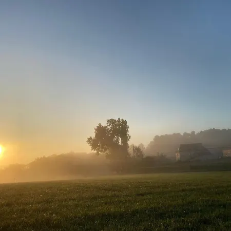 Picturesque Renovated With Pool Les Junies