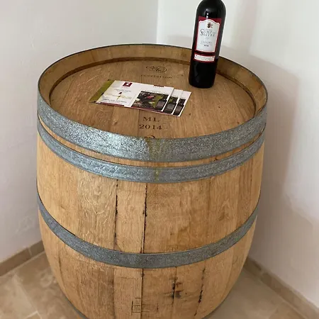 Picturesque Renovated With Pool *