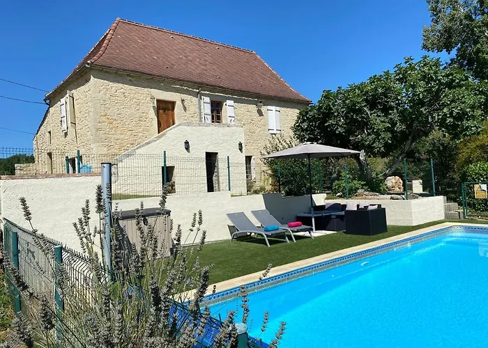 Picturesque Renovated With Pool