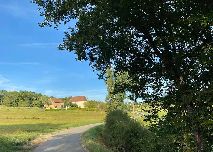 Picturesque Renovated With Pool Les Junies