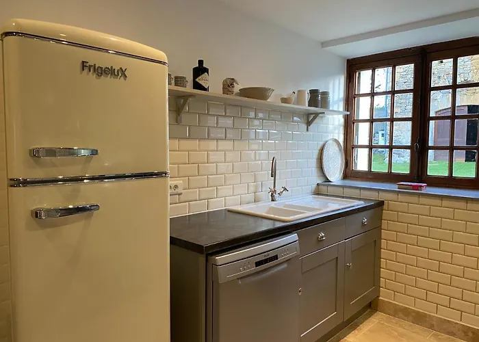 Picturesque Renovated With Pool Les Junies