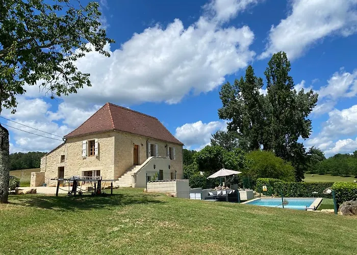 Picturesque Renovated With Pool *