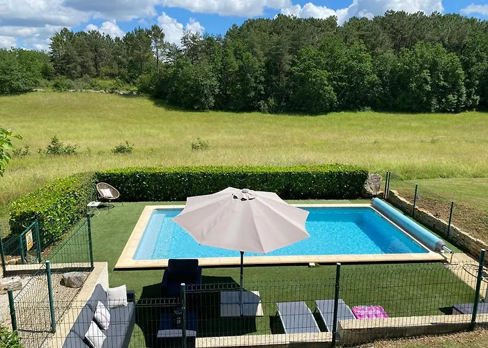 Willa Picturesque Renovated With Pool Les Junies