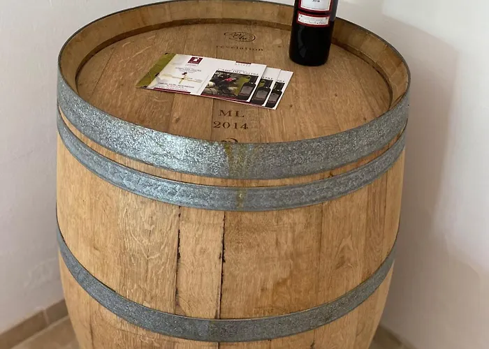 Picturesque Renovated With Pool *