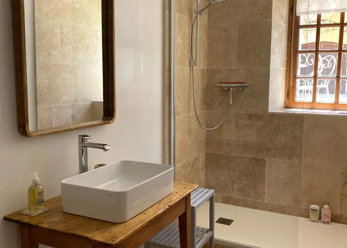 Willa Picturesque Renovated With Pool Les Junies