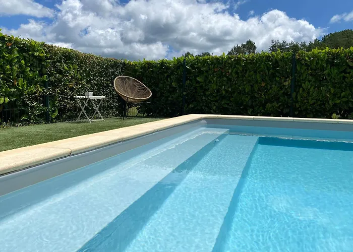 Picturesque Renovated With Pool Willa