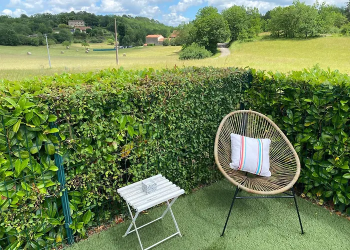 Picturesque Renovated With Pool *